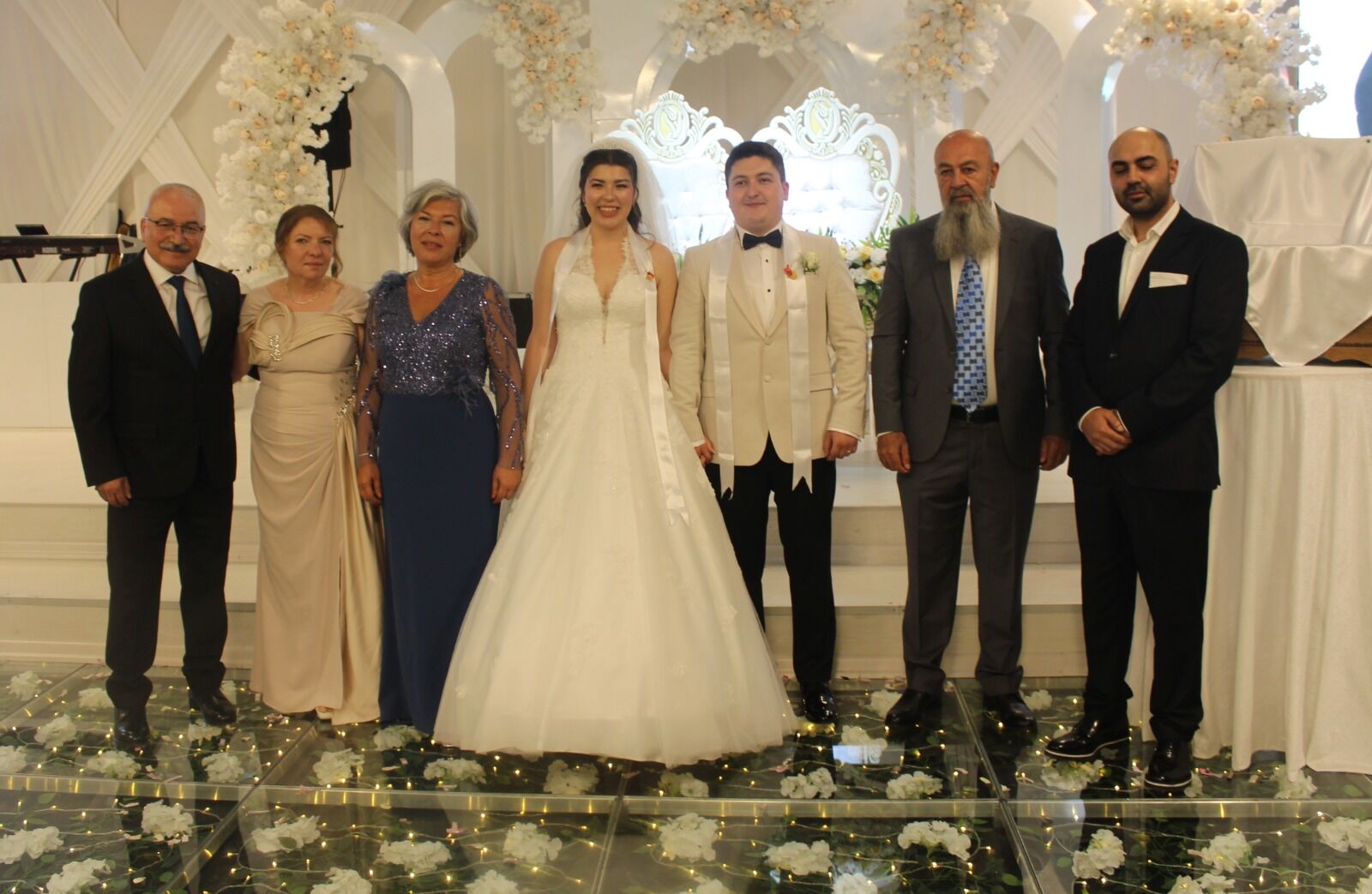 Çömlekçi Ve Sezer Ailelerinin En Mutlu Günü (1)