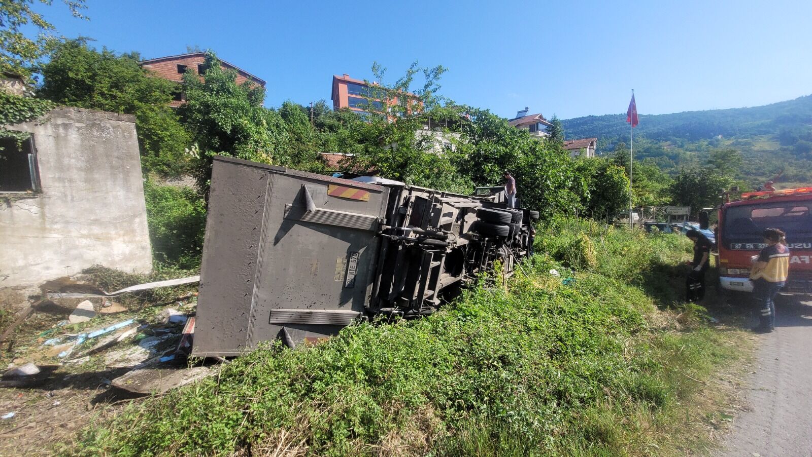 Freni Bolsalan Kamyon Devrildi
