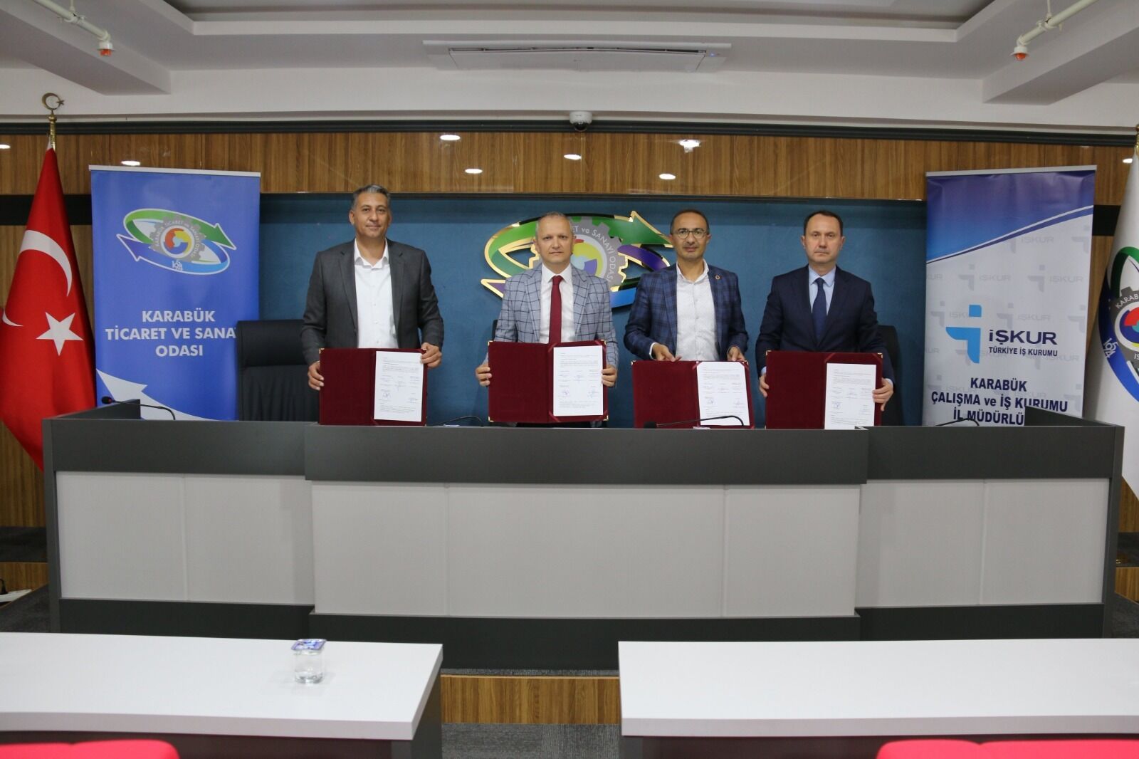 Giderler İşkur'dan Istihdam Bi̇m'den 2