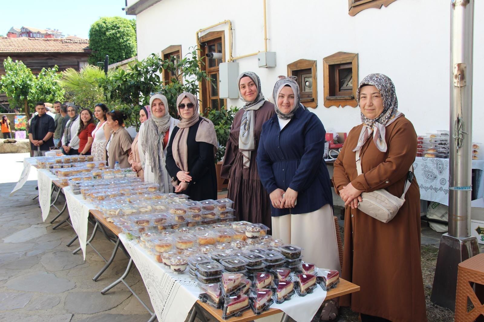 İnebolu’da Azize Ana Ortaokulu’nda Resim Sergisi Ve Kermes Açıldı 1