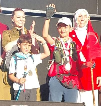 Istiklal Yolunun Kucuk Kahramanları Gonullerı Fethetti (1)