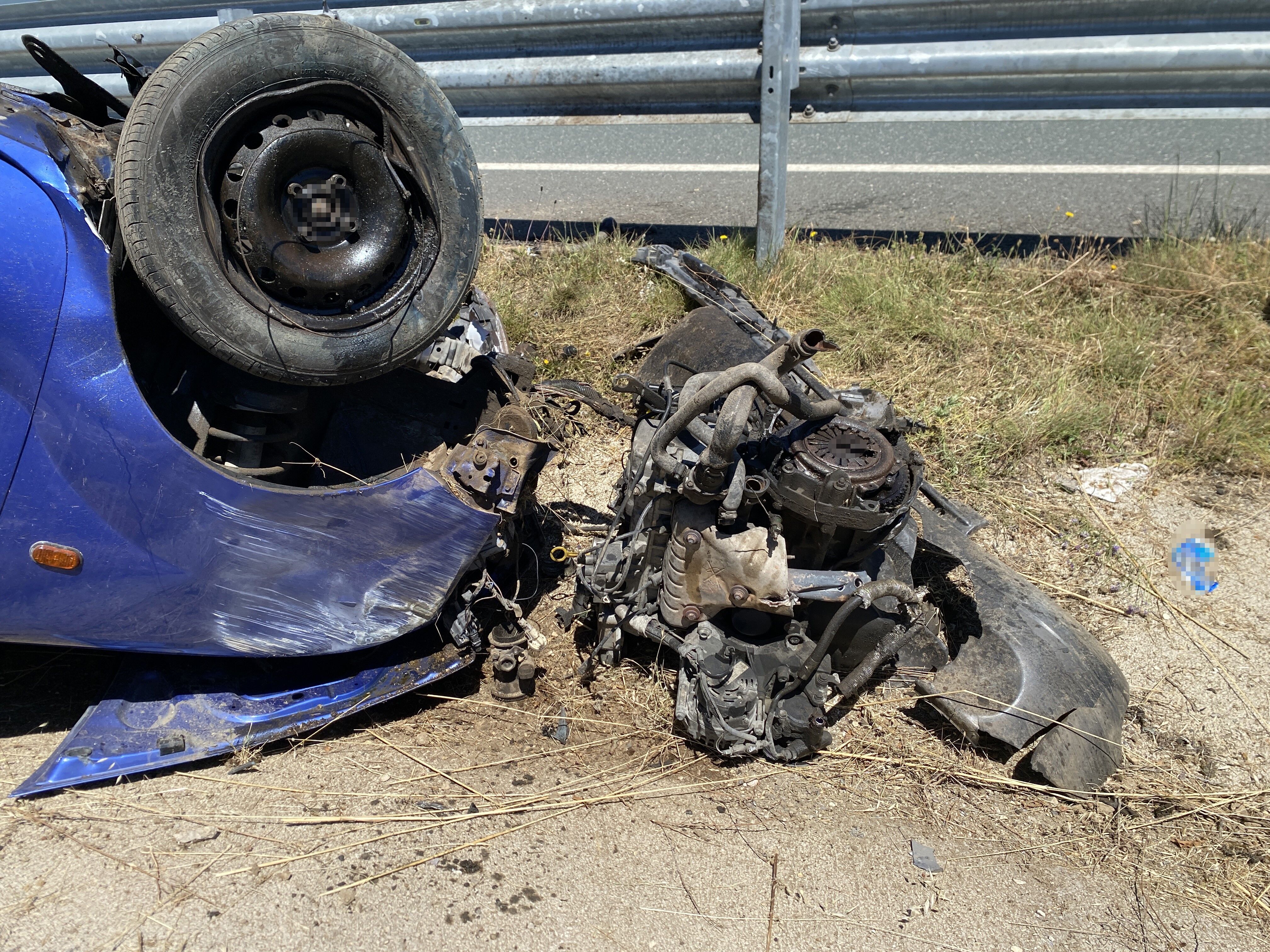 Kastamonu'da Bariyerlere Çarpan Otomobil Ters Döndü 3 Yaralı (1)