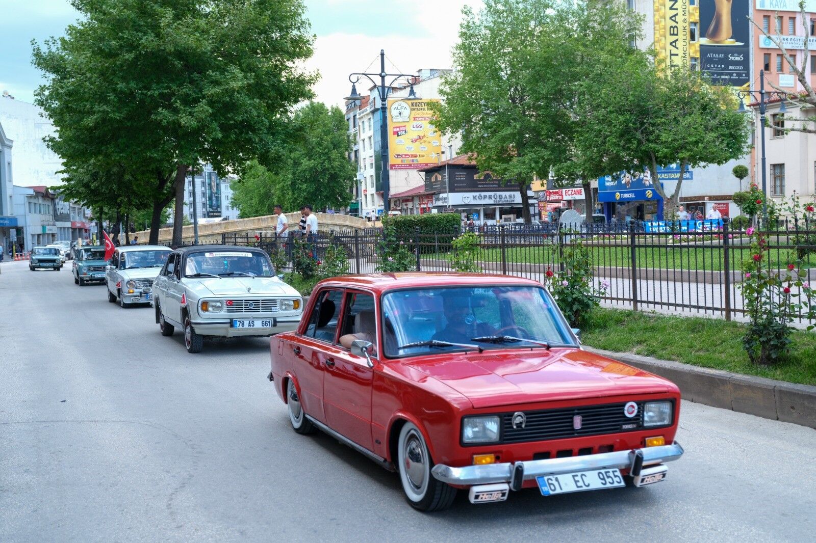 Kastamonu’da Eskiye Özlem Klasik Araçlarla Canlandı (1)