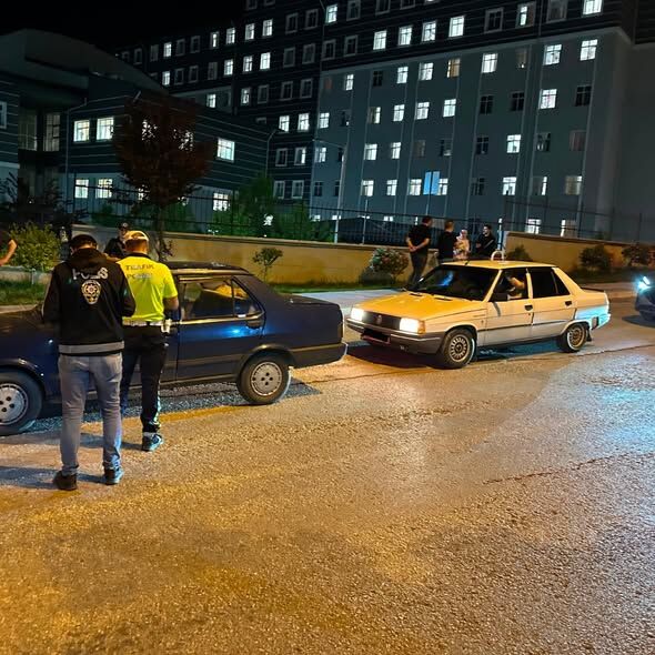 Kastamonu’da Huzur Operasyonu Binden Fazla Kişi Tek Tek Sorgulandı (2)