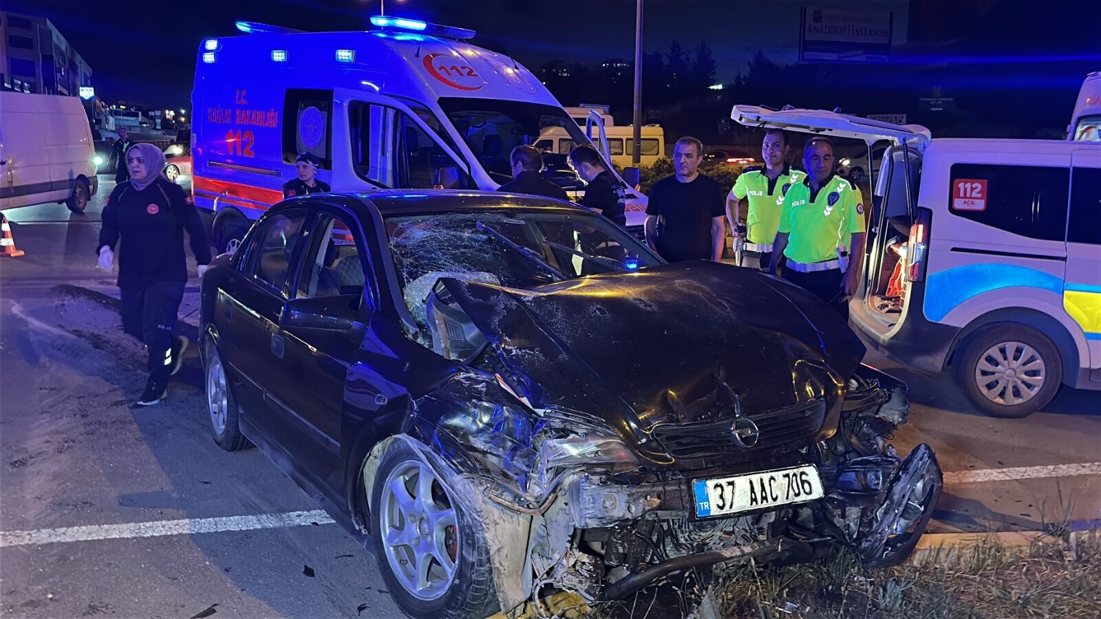 Kastamonu'da Kavşakta Feci Kaza 4 Yaralı (2)