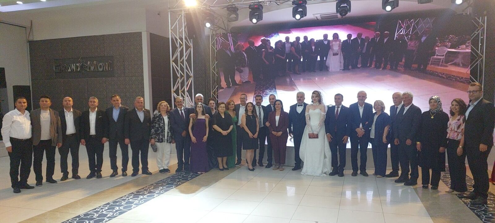 Kayışoğlu Ve Şahin Ailelerinin Mutlu Günü (2)