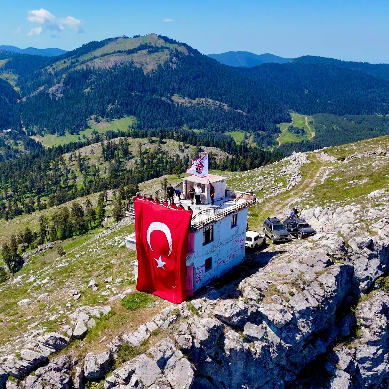 Koru Yaylası'nın Zirvesine Türk Bayrağı Asıldı 2