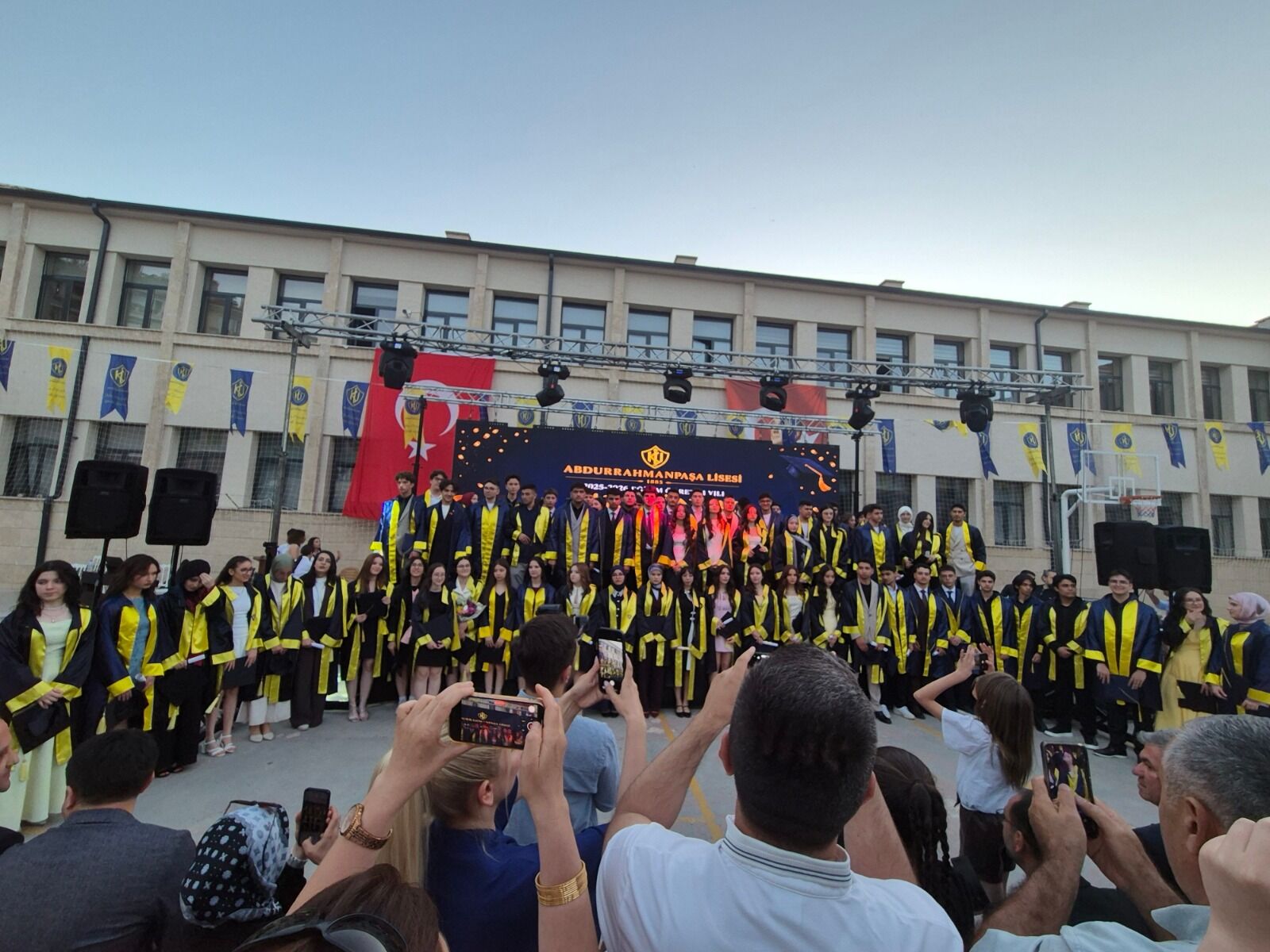 Tarihi Mektepte 141. Yıl Mezuniyet Gururu (2)