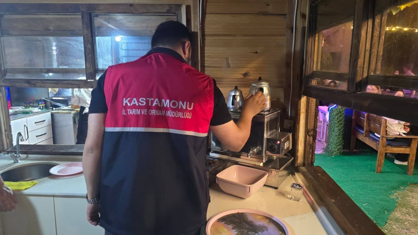 Çatalzeytin'de Gece Mesaisi Gıda Denetimleri Aralıksız Sürüyor1