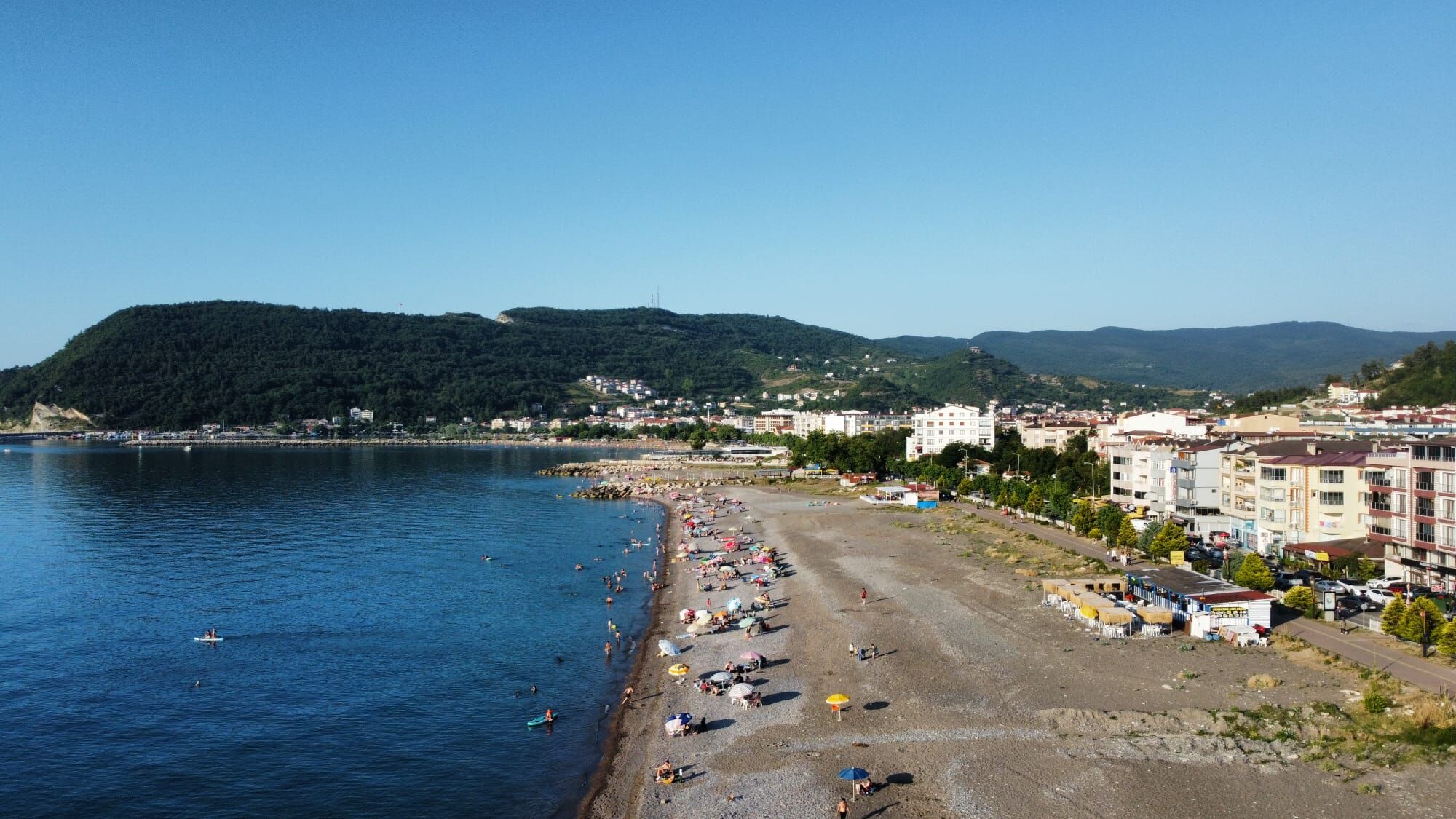 Cide'de Tatilciler Gün Batımına Kadar Denizin Keyfini Çıkarıyor (1)