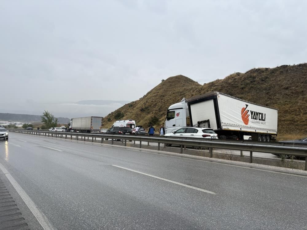 D100'De Can Pazarı! Peş Peşe Kazalarda 1 Ölü, 12 Yaralı1
