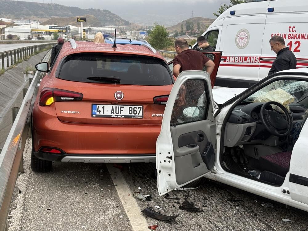 D100'De Can Pazarı! Peş Peşe Kazalarda 1 Ölü, 12 Yaralı2