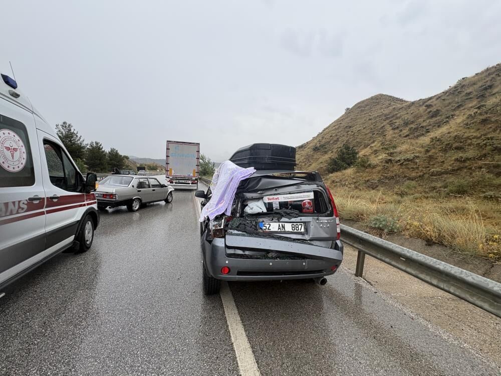 D100'De Can Pazarı! Peş Peşe Kazalarda 1 Ölü, 12 Yaralı4