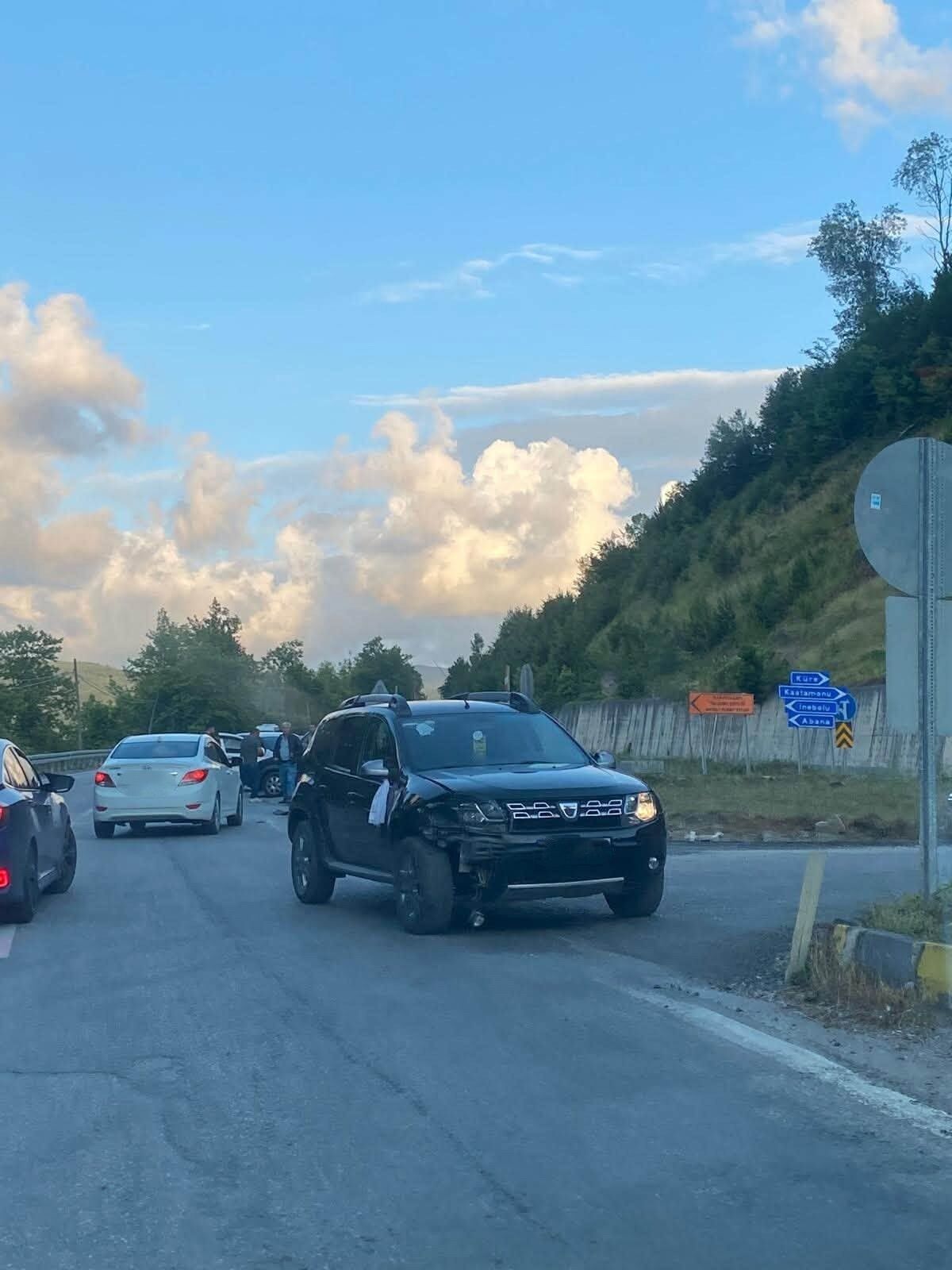 İnebolu’da Düğün Konvoyunda Zincirleme Kaza (1)