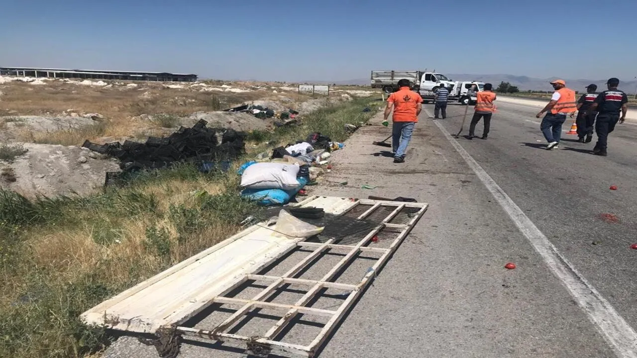 Kastamonu Plakalı Kamyonet Kaza Yaptı Konya 2
