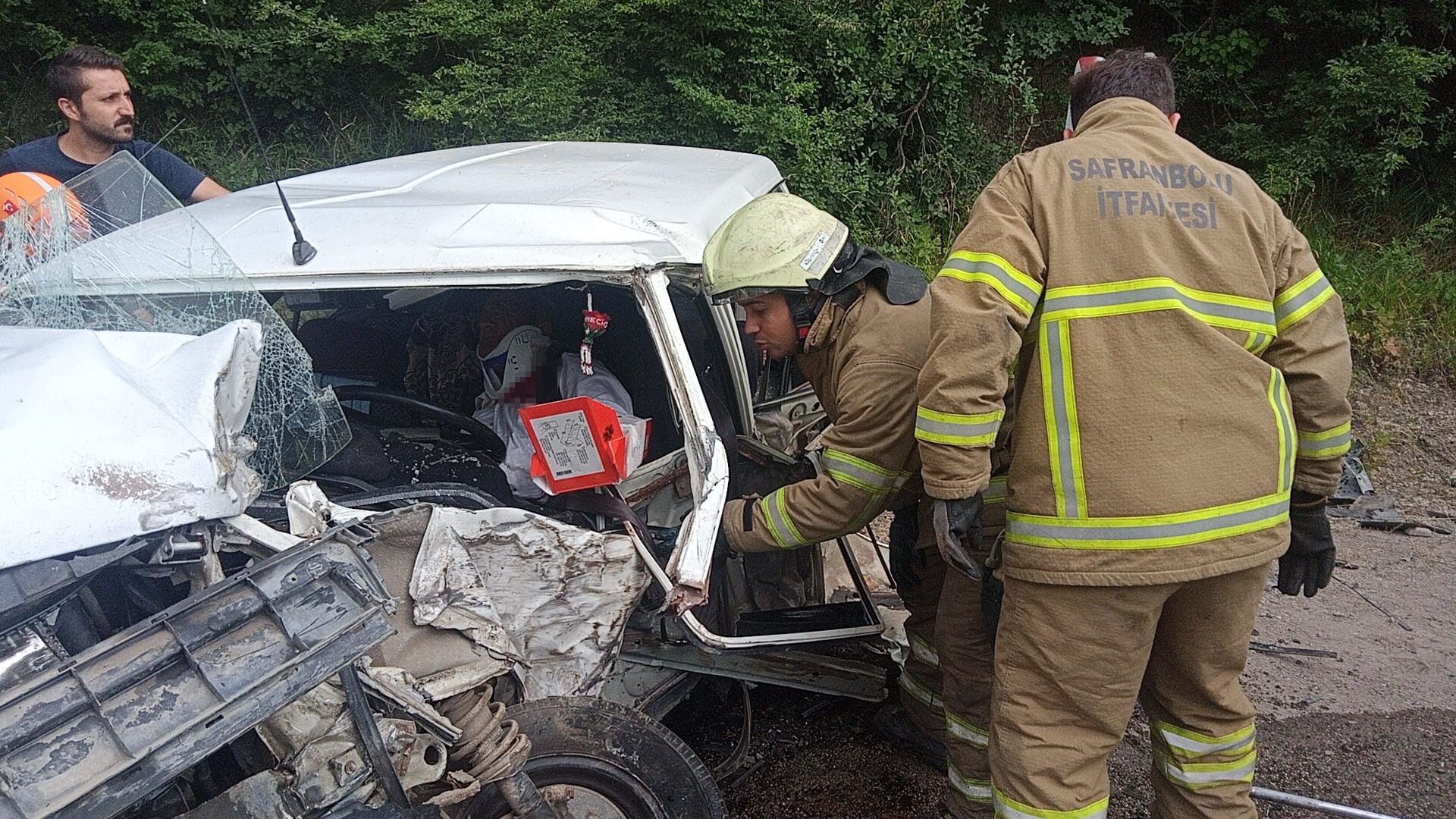 Kastamonu Plakalı Tıra Carptı Otomobil 3 Yaralı (1)