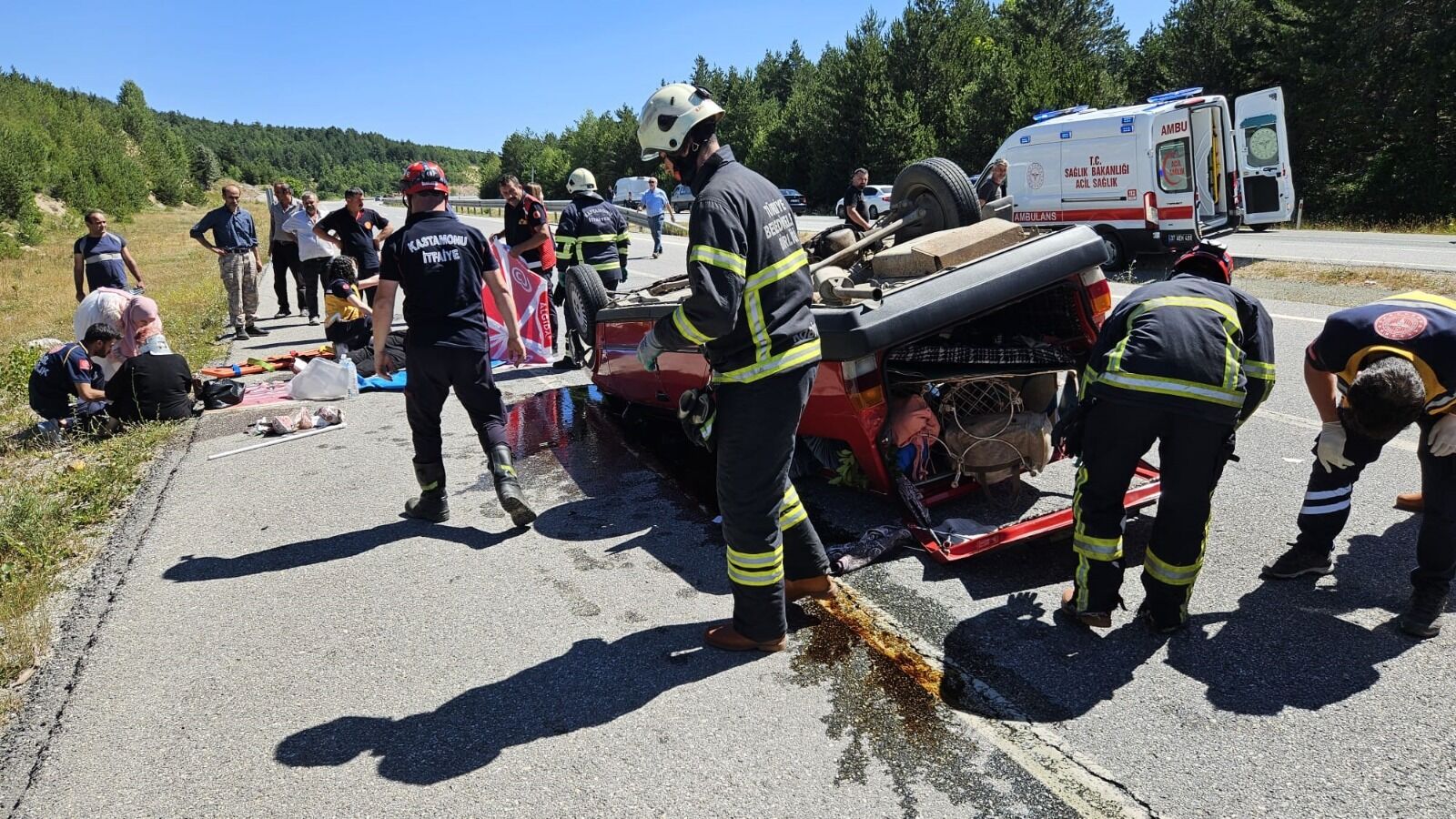 Kastamonu Yolunda Can Pazarı Bariyerlere Çarpıp Takla Attı (2)
