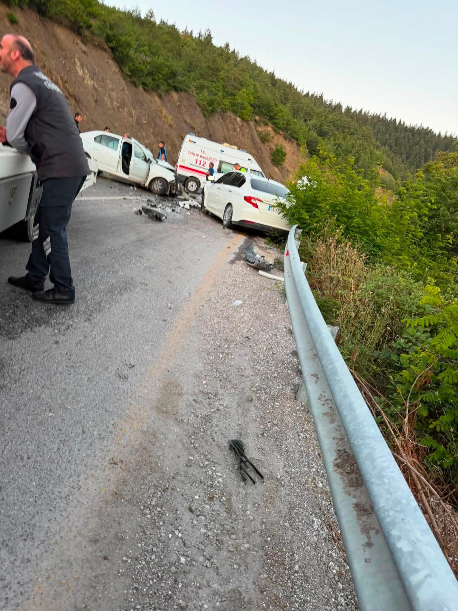 Kastamonu'da Can Pazarı Kafa Kafaya Çarpıştılar! (2)