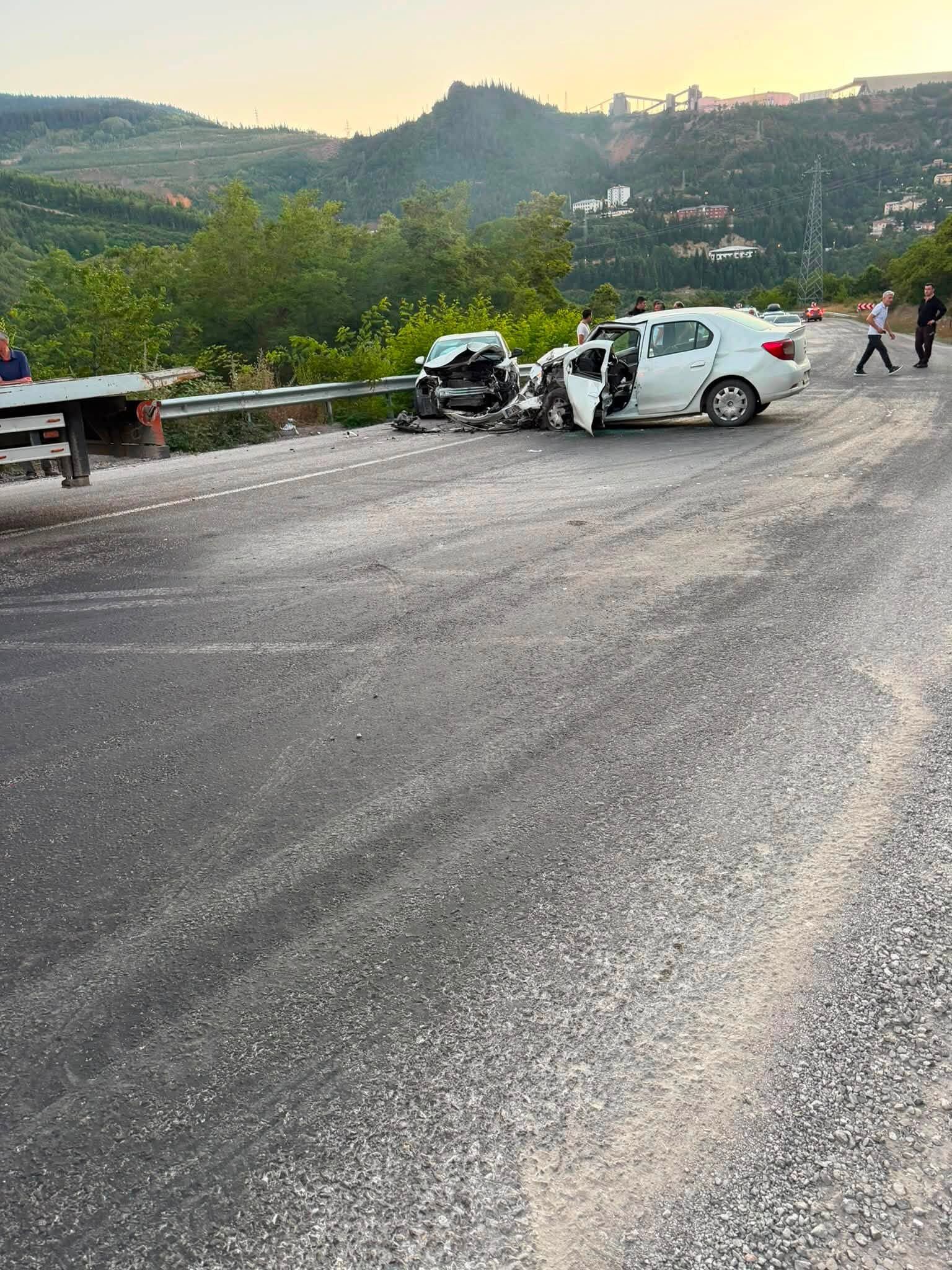 Kastamonu'da Can Pazarı Kafa Kafaya Çarpıştılar! (3)