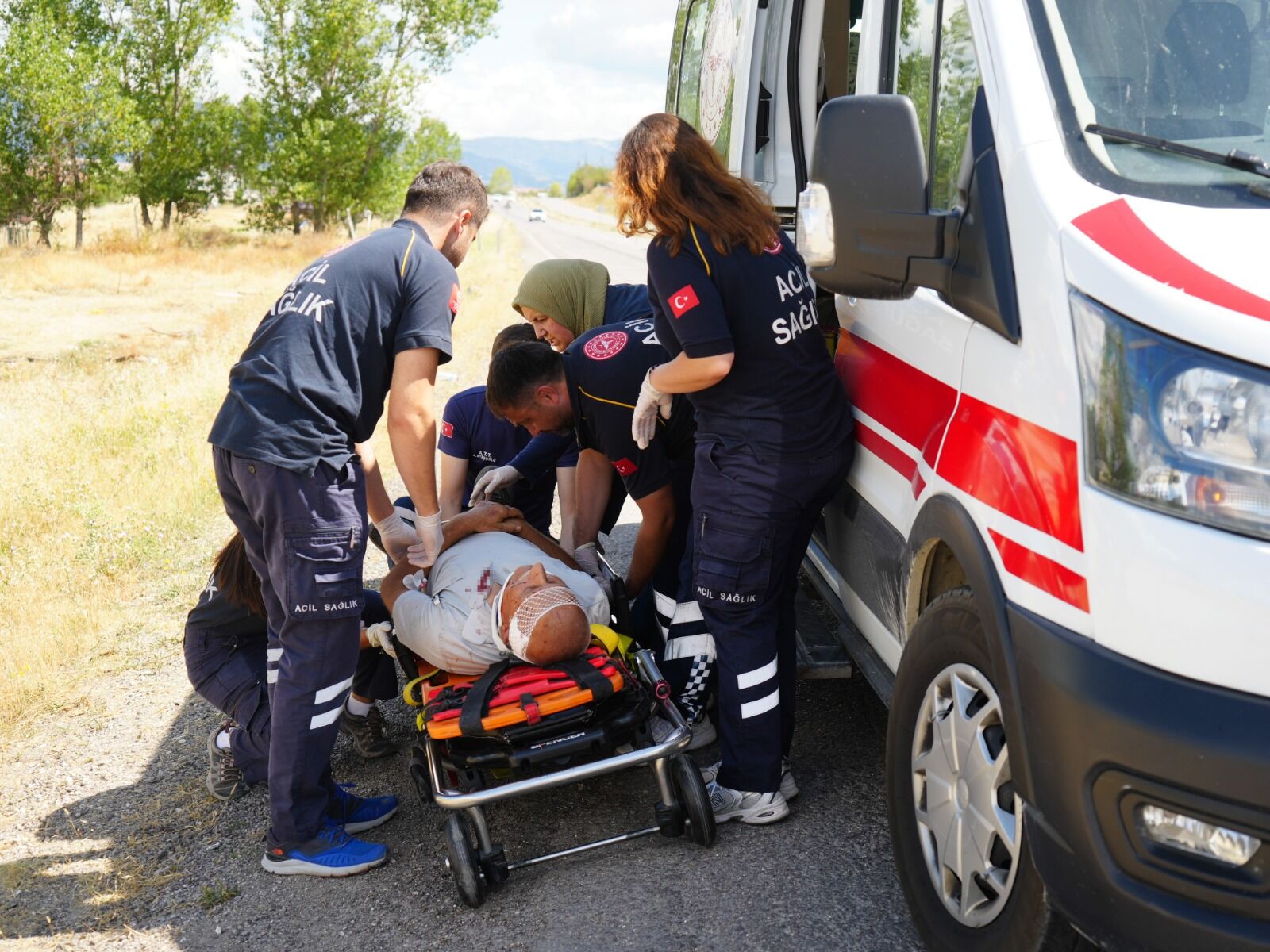 Kastamonu'da Cip Ile Otomobil Çarpıştı 1'I Ağır 5 Yaralı (2)