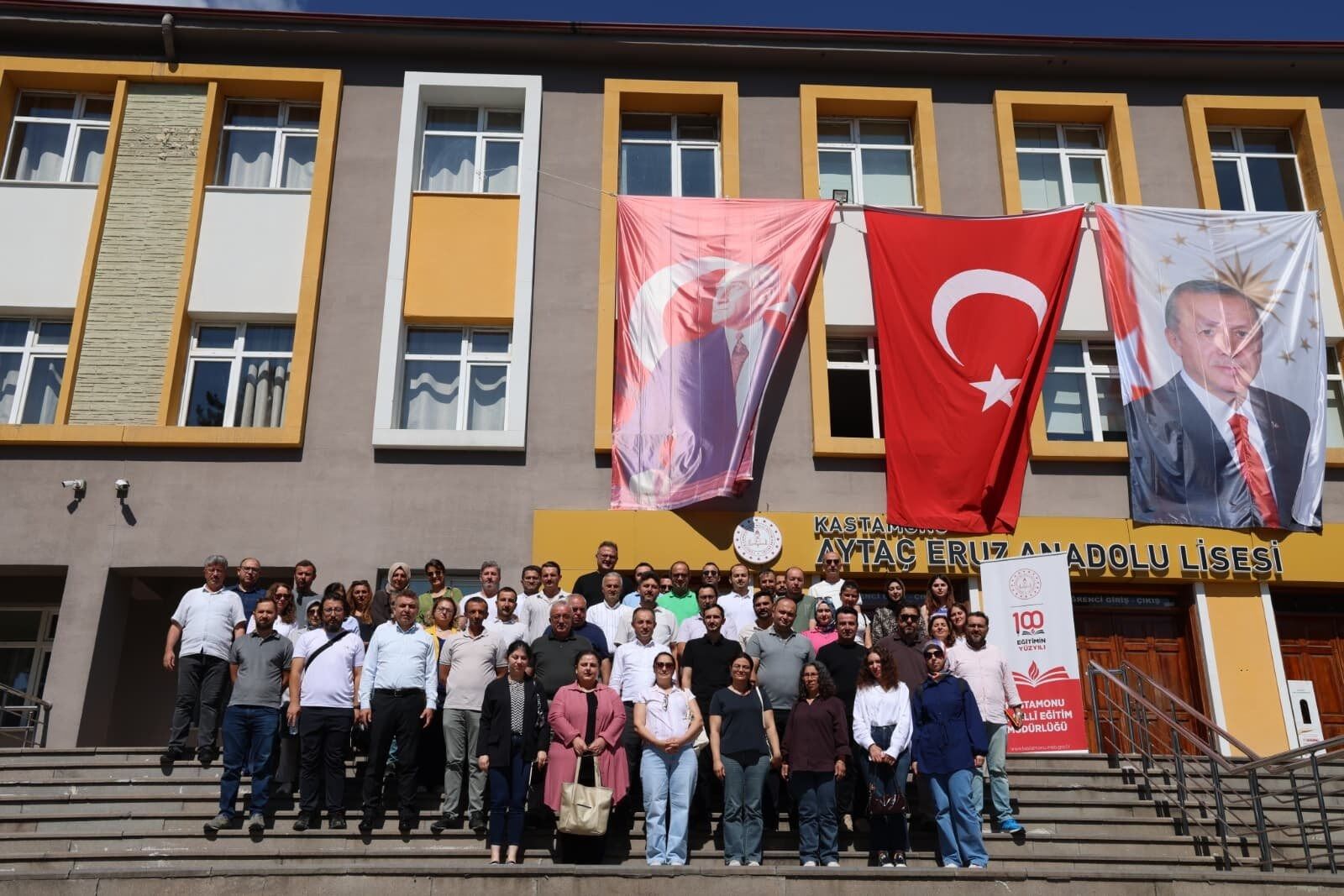 Kastamonu'da Eğitim Kurumlarında Yönetici Yetiştirme Programı Başladı (2)