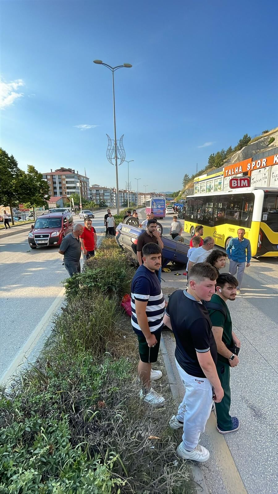 Kastamonu'da Kontrolden Çıkan Araç Takla Attı (2)