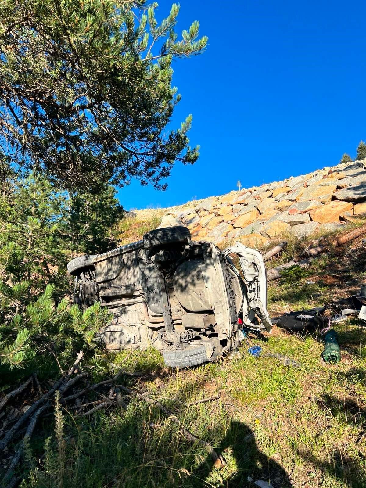 Kastamonu'da Otomobil Şarampole Yuvarlandı 1’I Bebek 5 Yaralı (2)