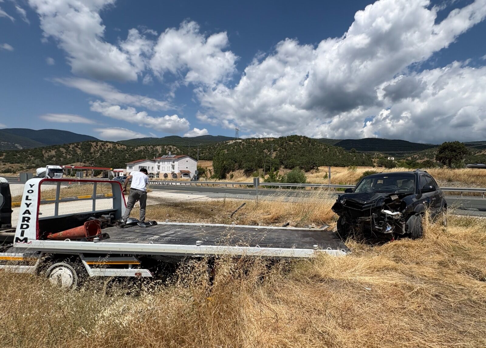 Kastamonu’da Refüje Çarpan Cip Metrelerce Sürüklendi 5 Yaralı (1)