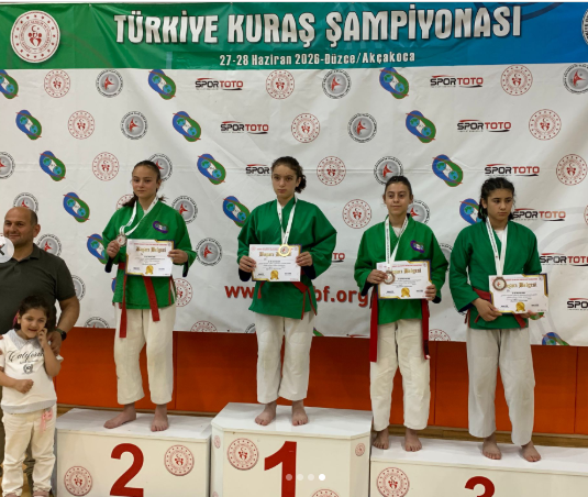 Kastamonu'nun Yıldızları Kürsüden Inmedi (2)