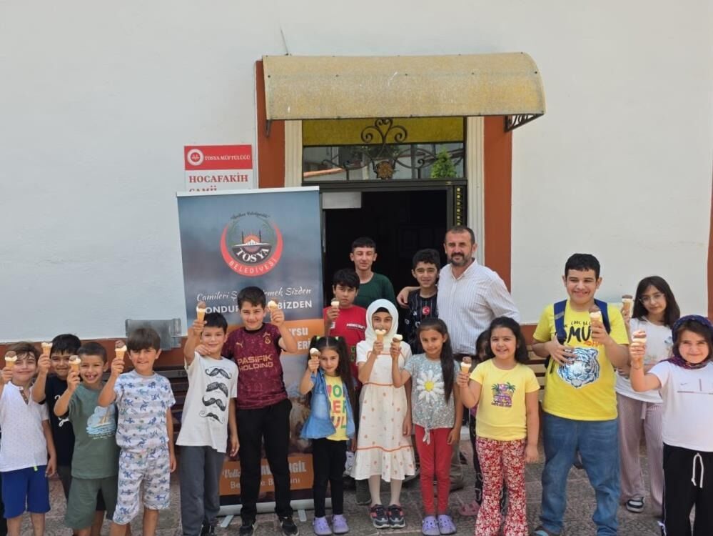 Kur’an Kursunda Eğitim Gören Çocuklara Dondurma Ikramı 2