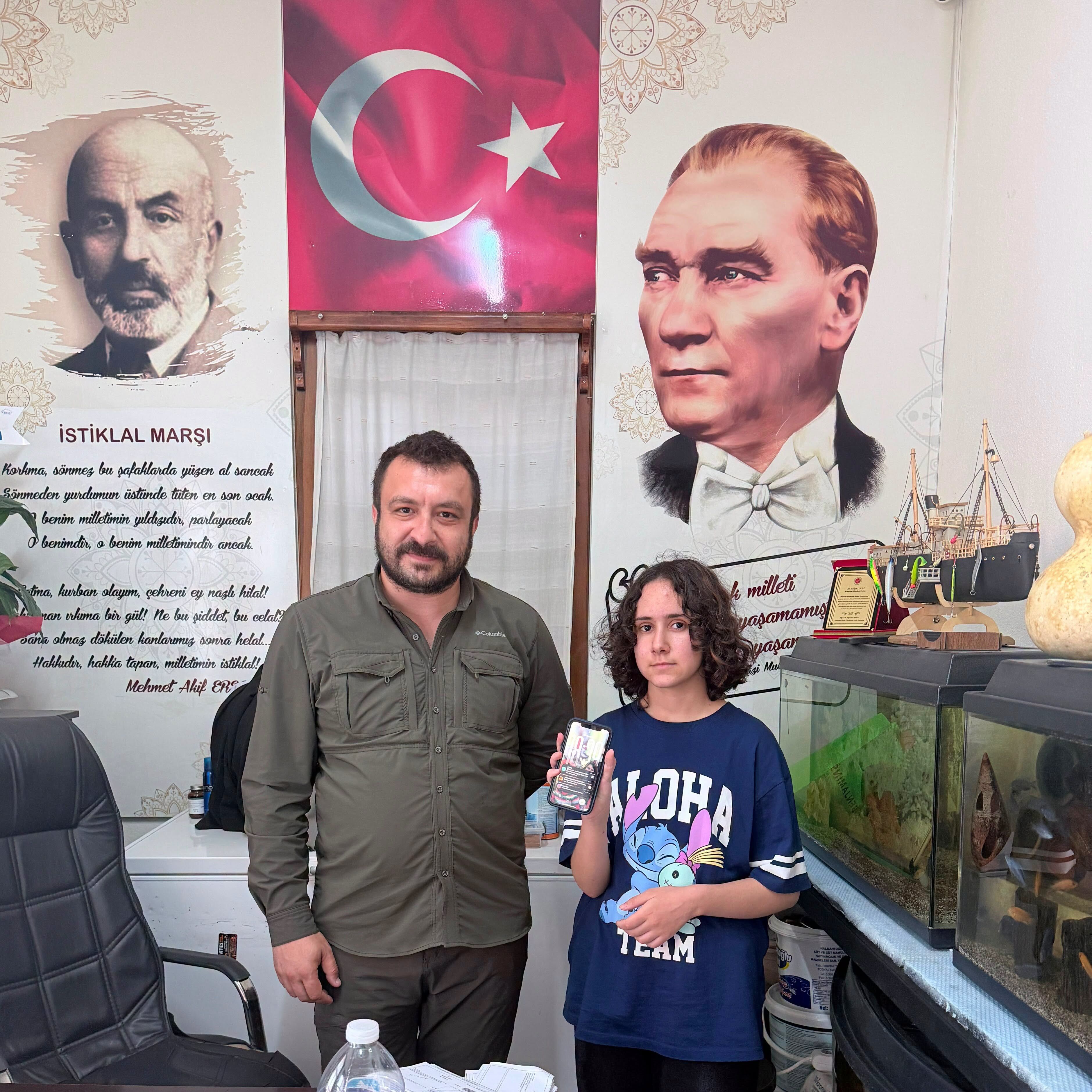 Kuzeykentte Iphone Buldu Muhtara Teslim Etti