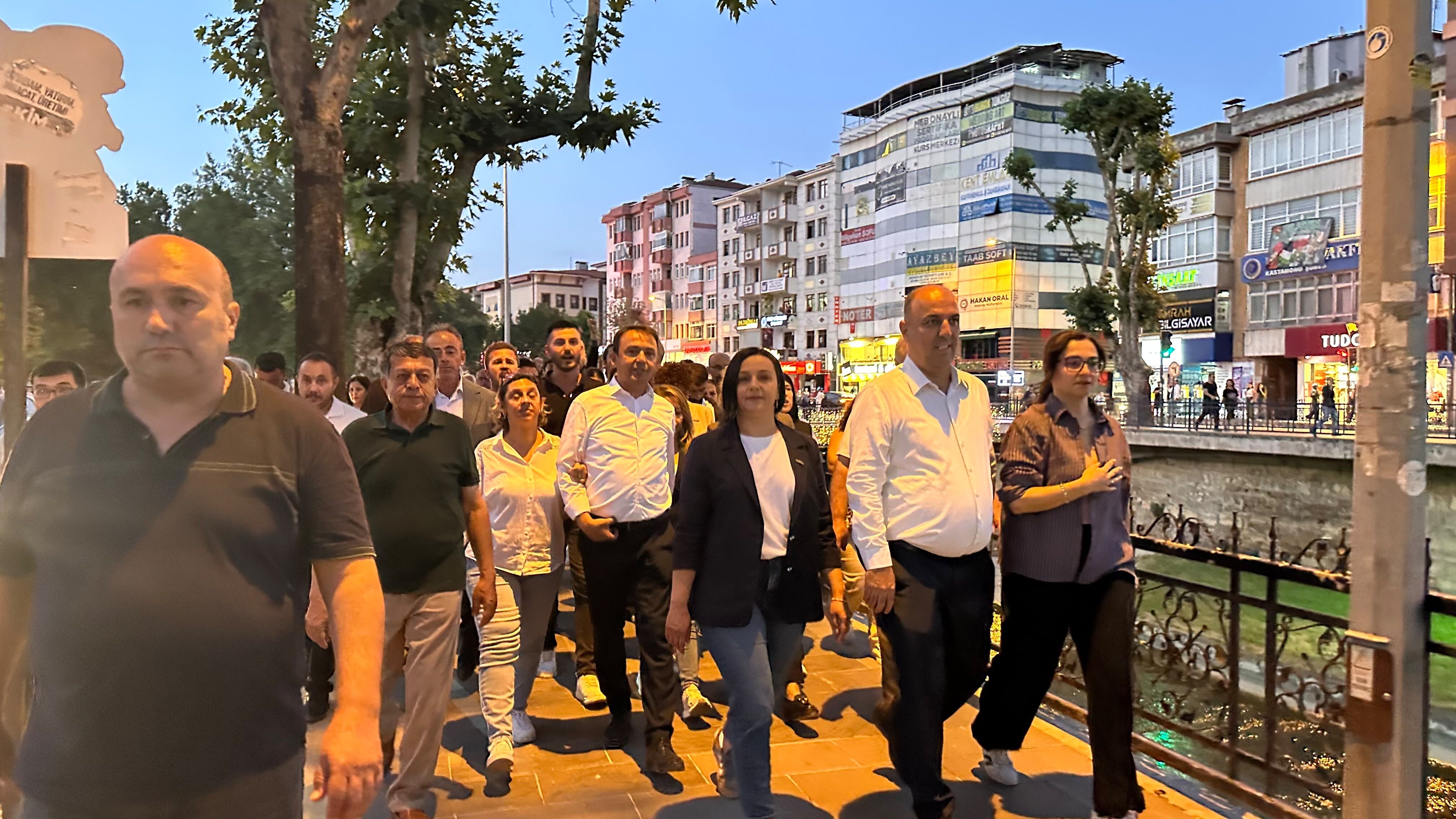 Meydana Yuruduler