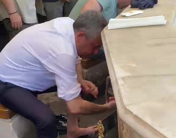 Özgür Özel'in Kastamonu'daki Abdest Videosu Gündem Oldu-1