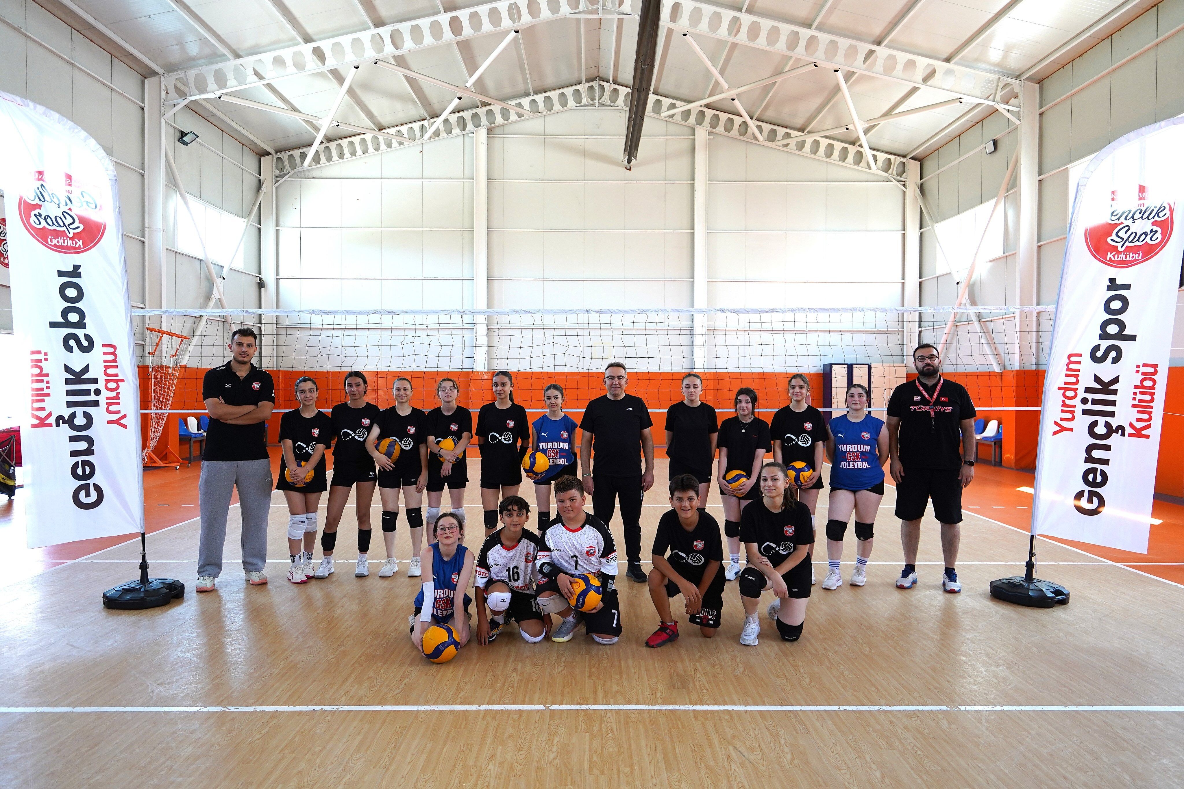 Sami Kuşcu, Voleybolcularla Antrenmanda Buluştu1