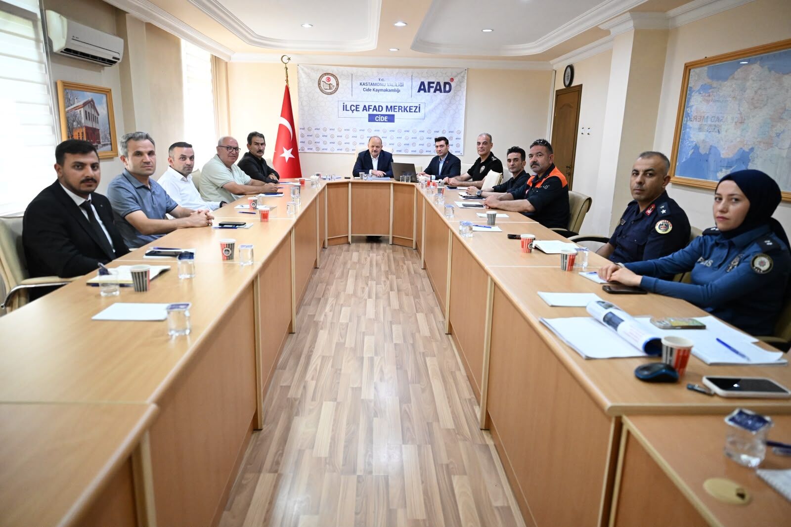 Vali Meftun Dallı Cide’de Sel Sonrası Çalışmaları Yerinde Inceledi (2)