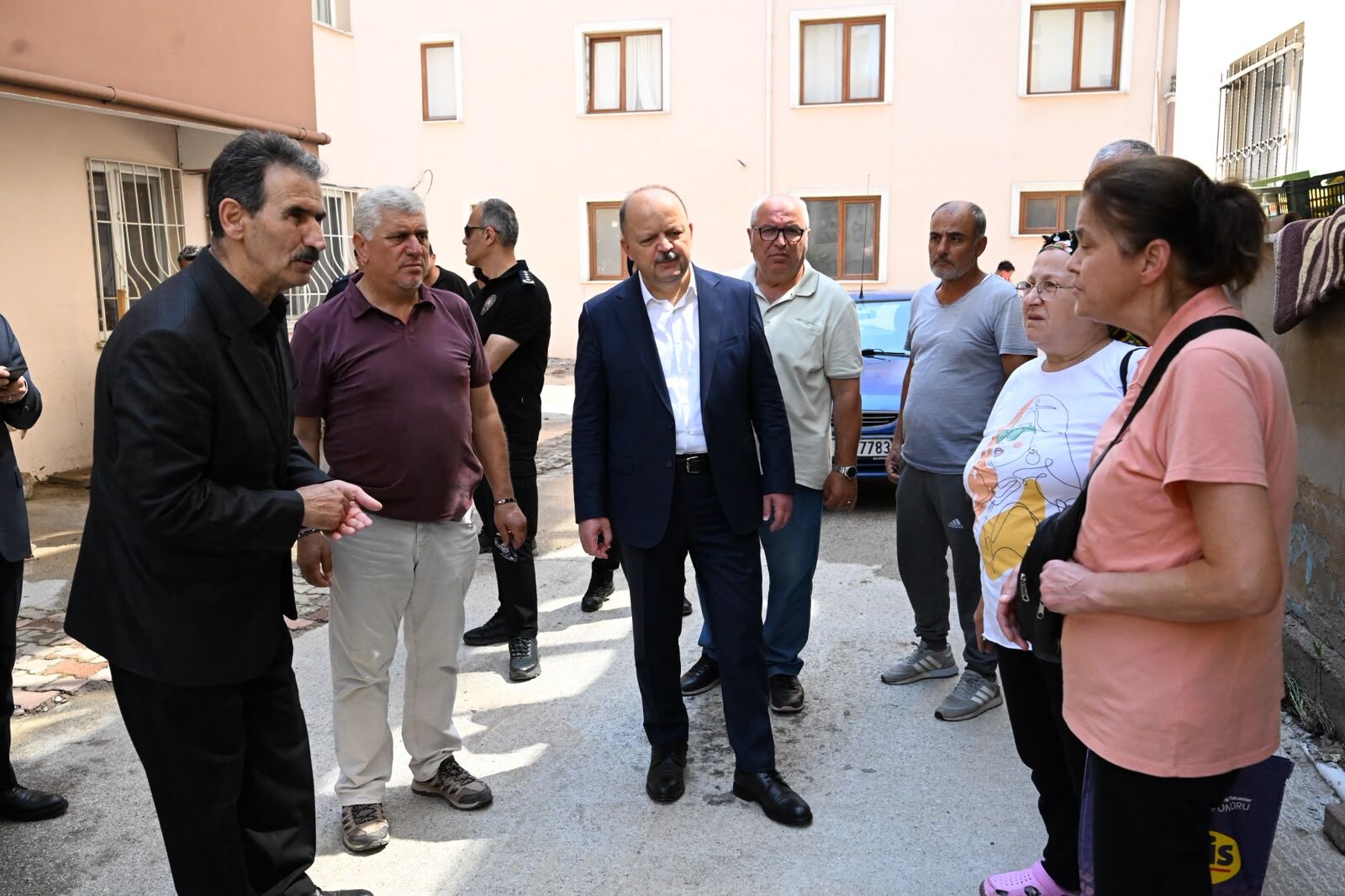 Vali Meftun Dallı Cide’de Sel Sonrası Çalışmaları Yerinde Inceledi (3)