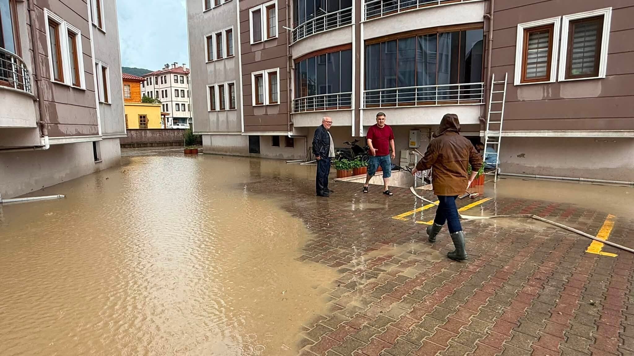 Vekil Ekmekci'den Cide Açıklaması Yaraları Sarmak Için Sahadayız (2)