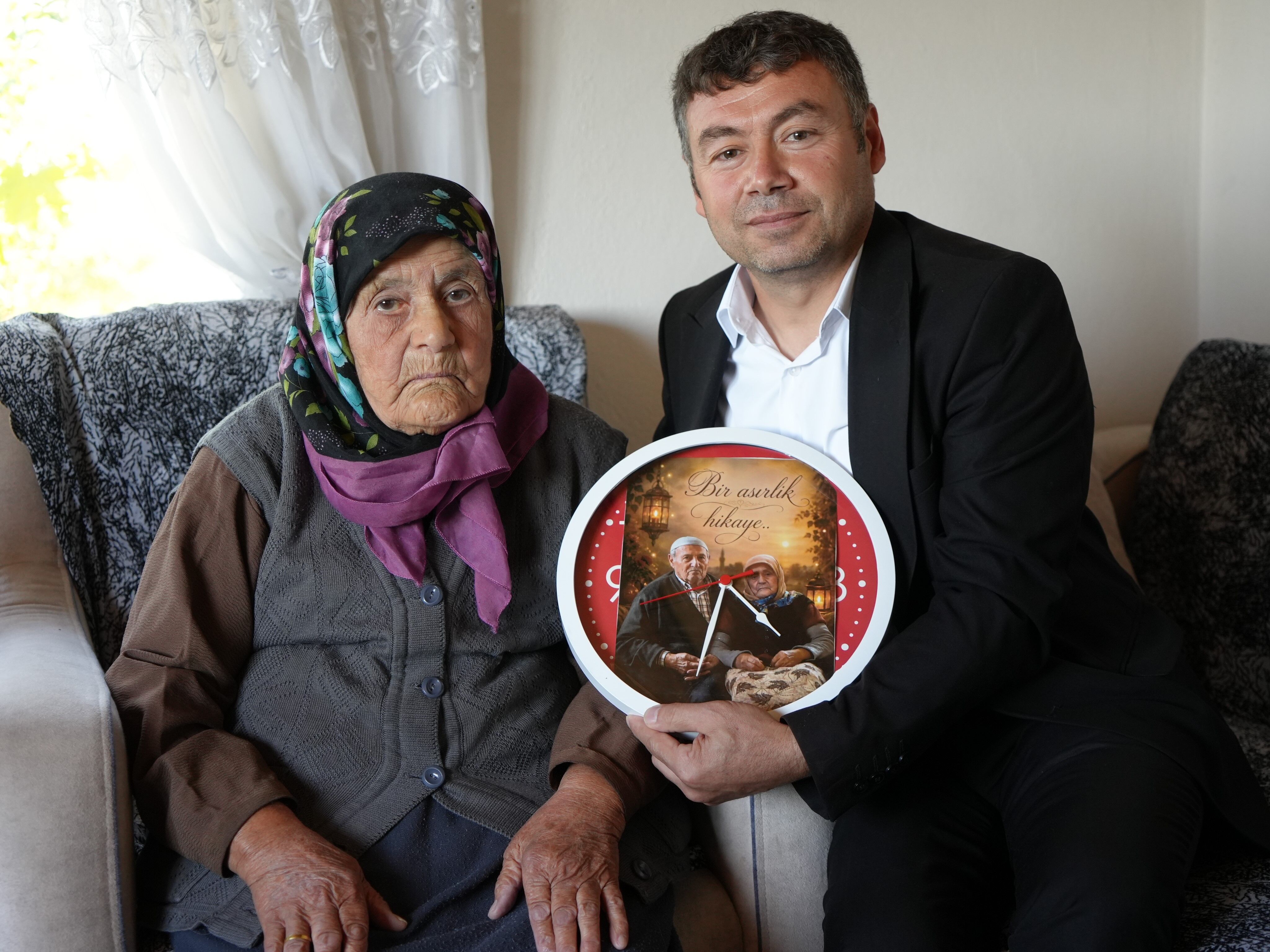100 Yaşına Giren Atiye Nineye, Davullu Zurnalı Doğumgünü Kutlaması (1)