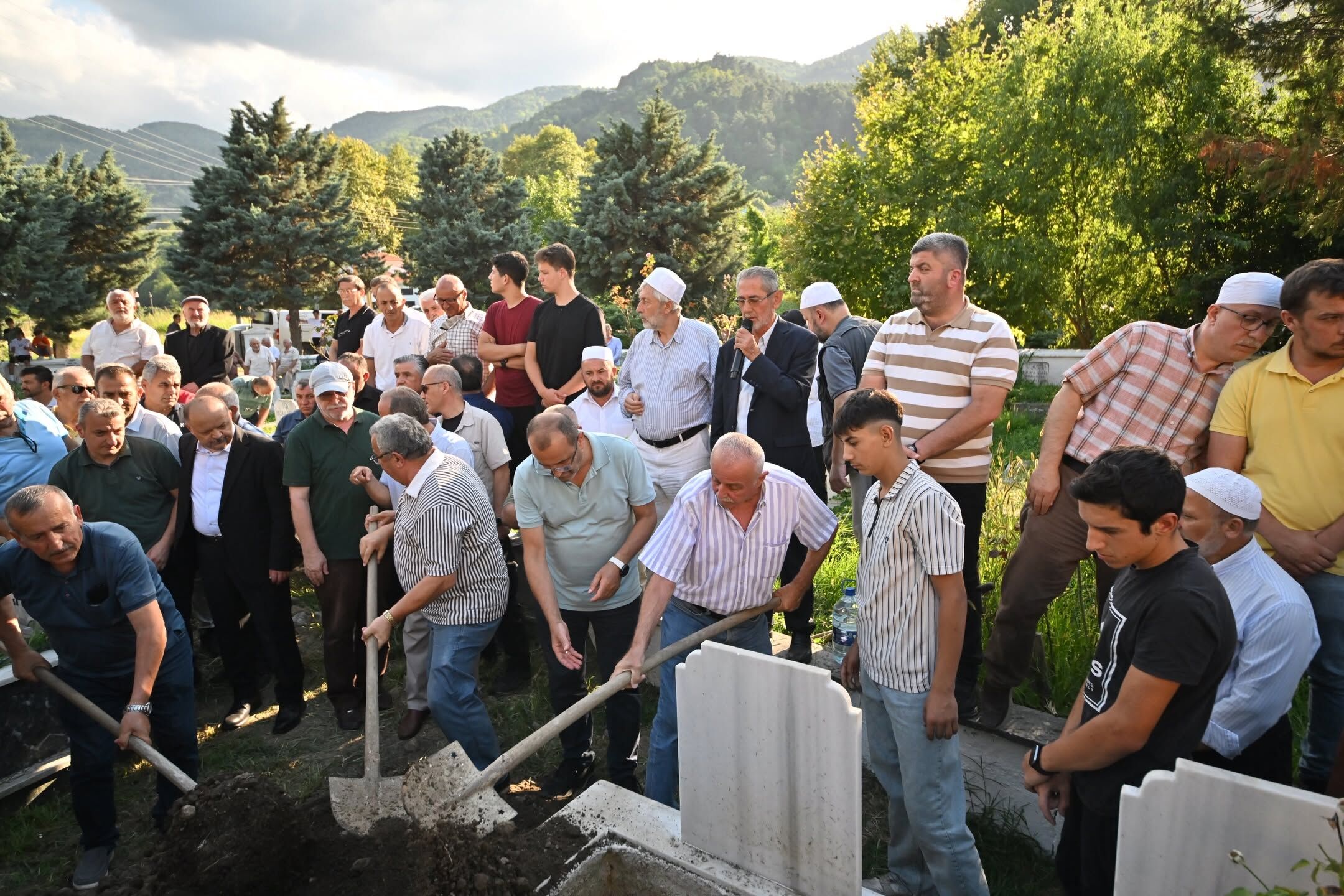 Bayraktaroğlu Memleketi İnebolu'da Son Yolculuğuna Uğurlandı (2)
