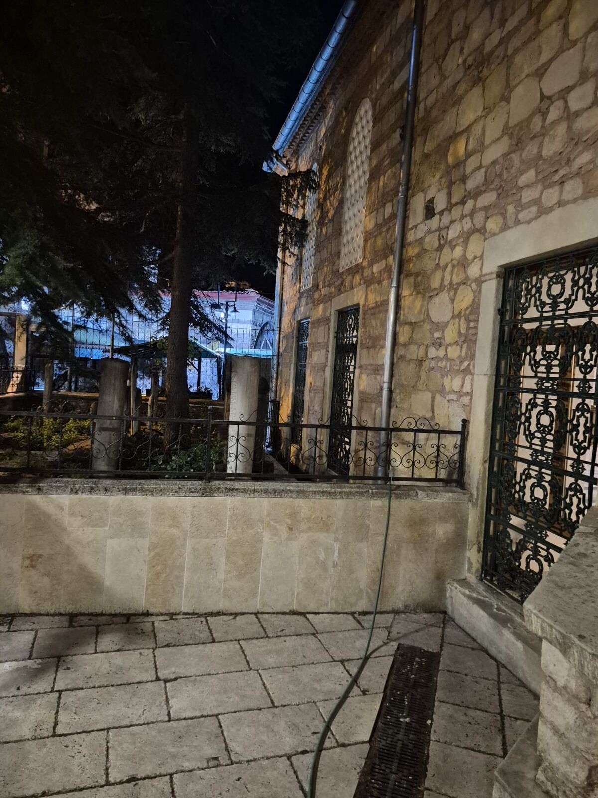 Cemaat Ve Ziyaretçiler Tepkili Nasrullah Camii’nde Koku Çilesi! (1)