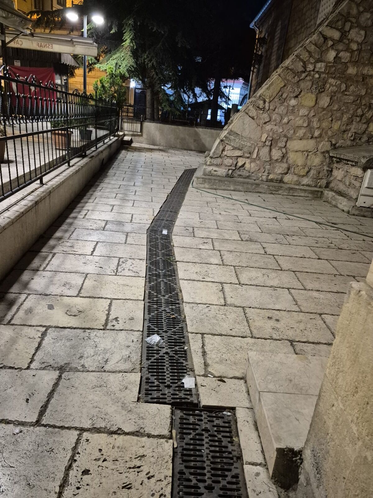 Cemaat Ve Ziyaretçiler Tepkili Nasrullah Camii’nde Koku Çilesi! (4)