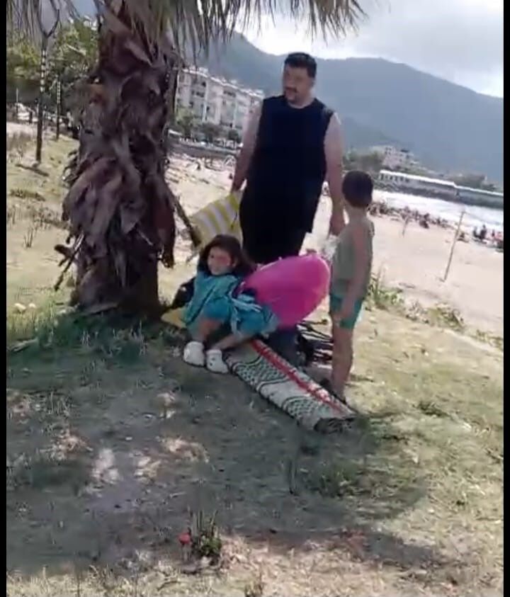 Cide’de Ailece Denize Girdiler, Akıntıya Kapıldılar (2)