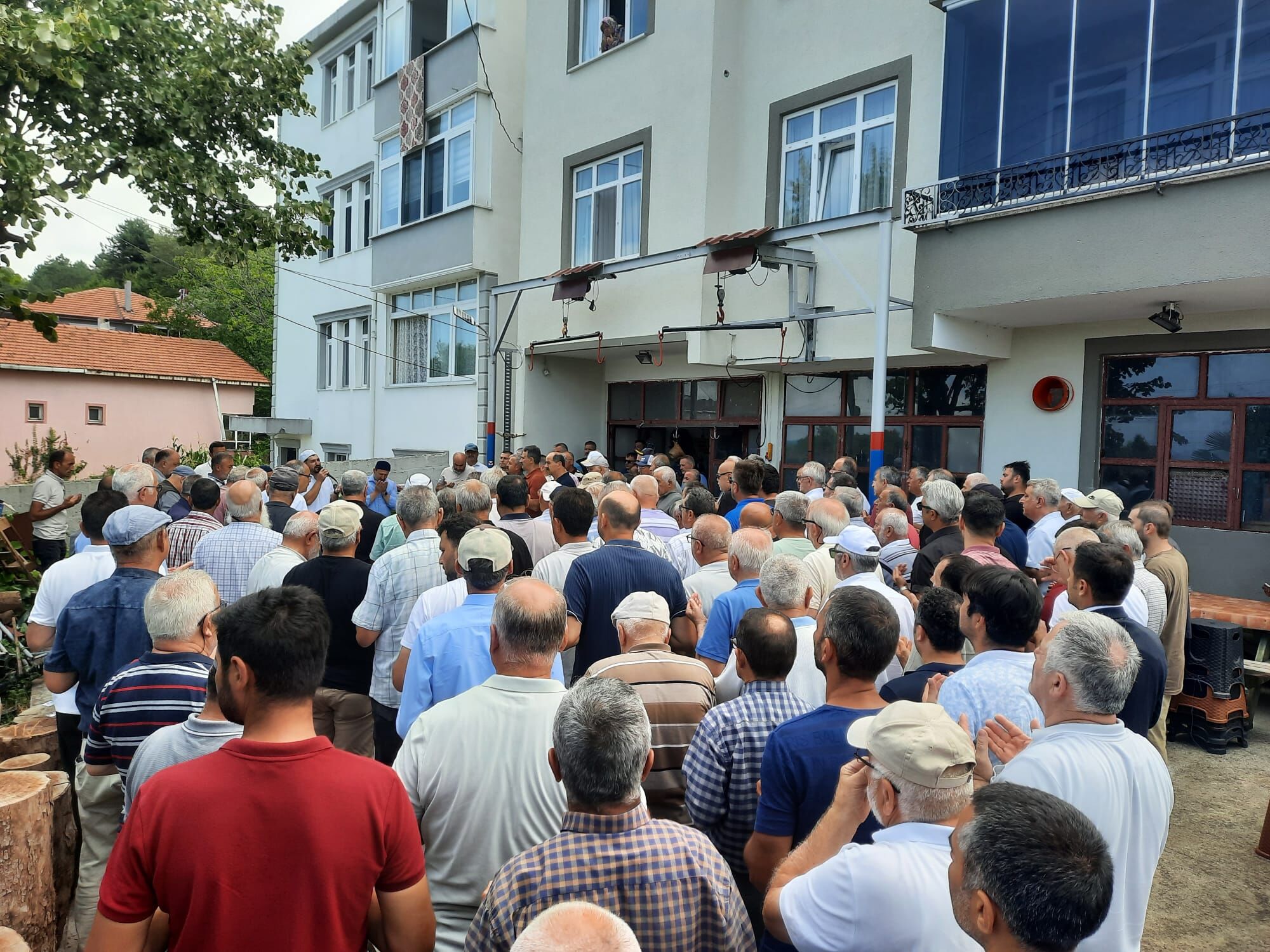 Cide'de Başkan Demir'in Halası Son Yolculuğuna Uğurlandı (3)