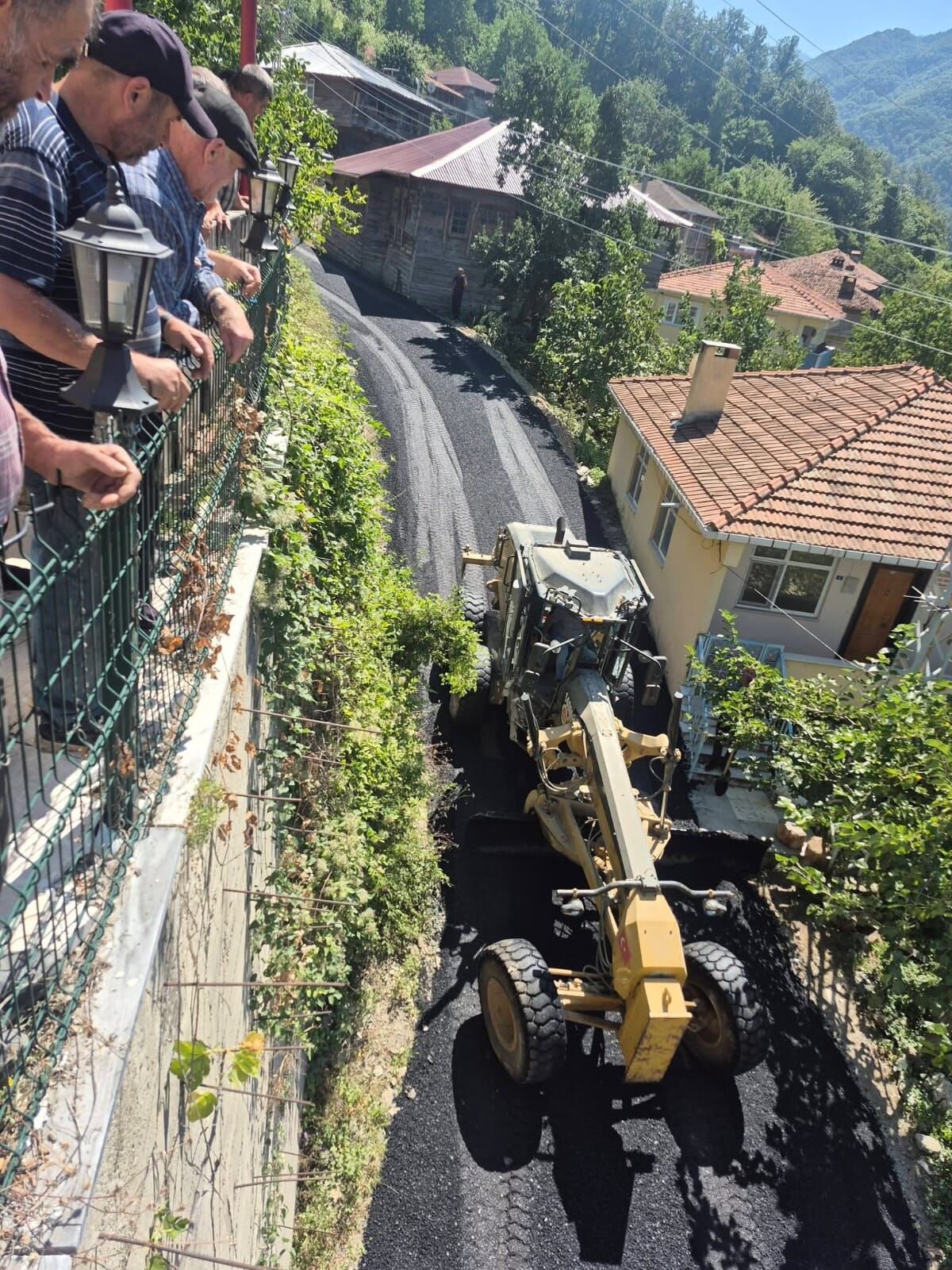 Cide’de Bir Köy Daha Asfaltla Buluştu (3)