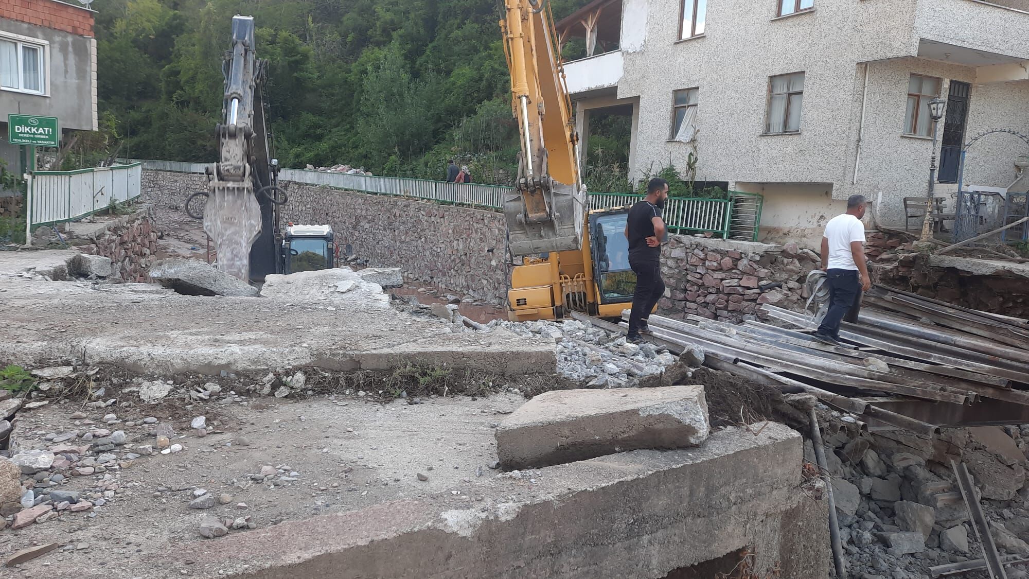 Cide’de Selde Hasar Gören Köprü Yenileniyor (2)