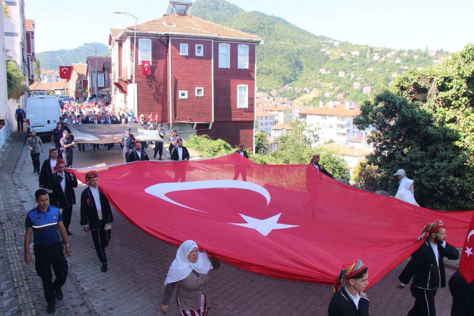 İnebolu’da 101. Yıl Coşkusu Atatürk Sevgisi Sokaklara Taştı1