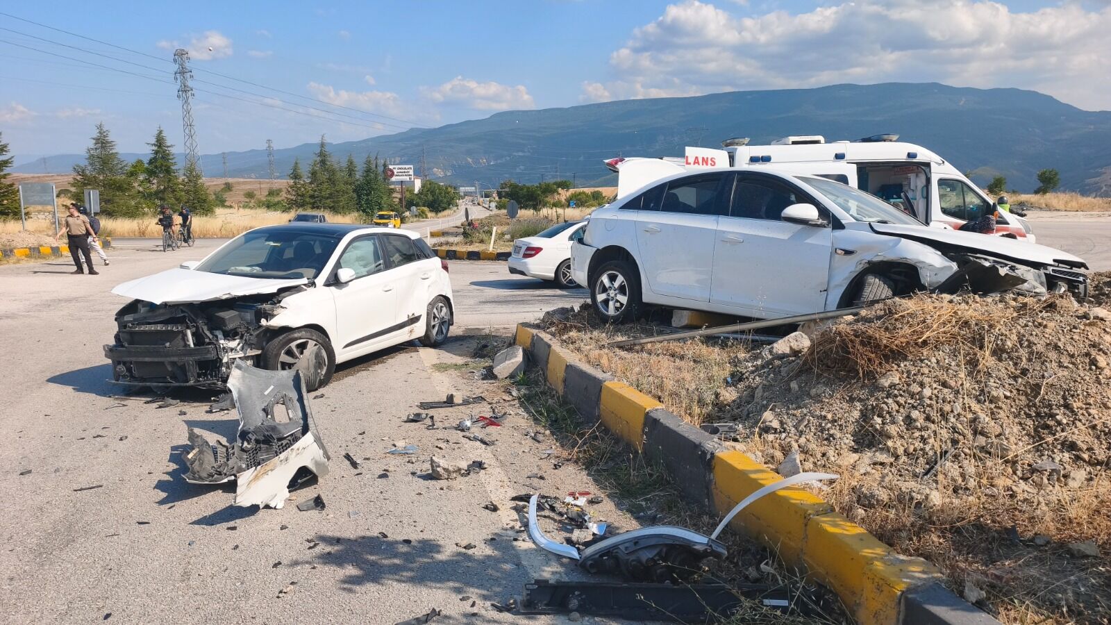 Karabuk Kastamonu Yolu Kaza 1I Agir 7 Yarali (4)