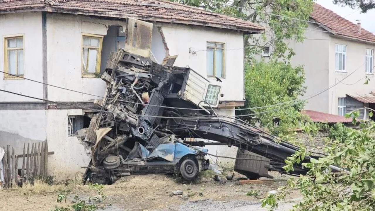 Kastamonu Plakalı Aracın Karıştığı Kazada 2 Kişi Öldü (2)