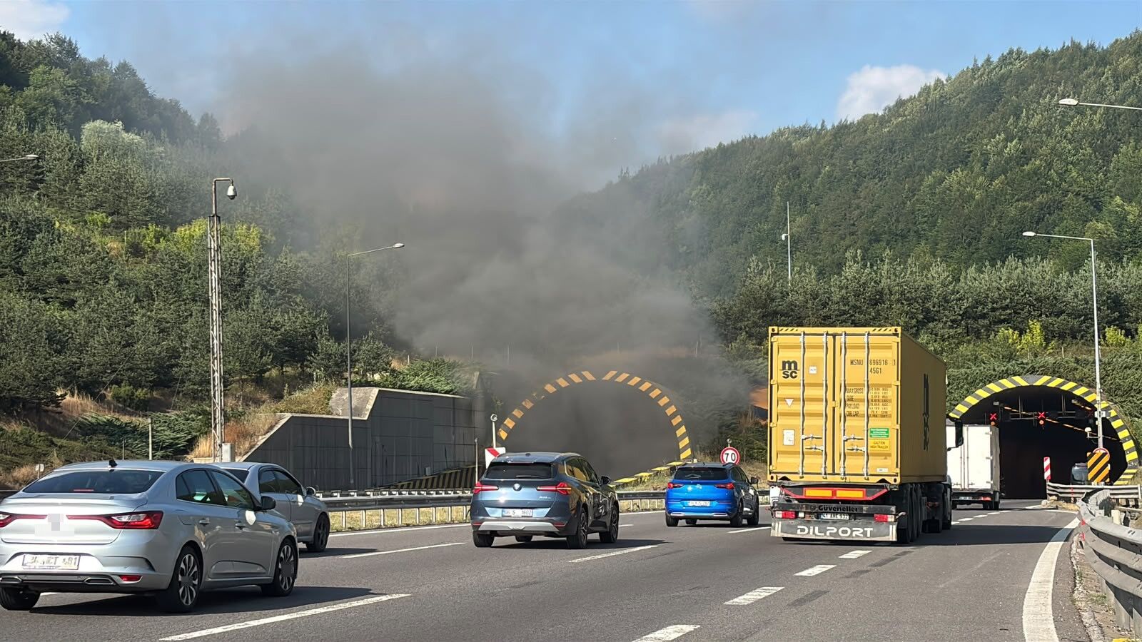 Kastamonu Plakalı Otomobil Tünelde Alev Topuna Döndü (4)