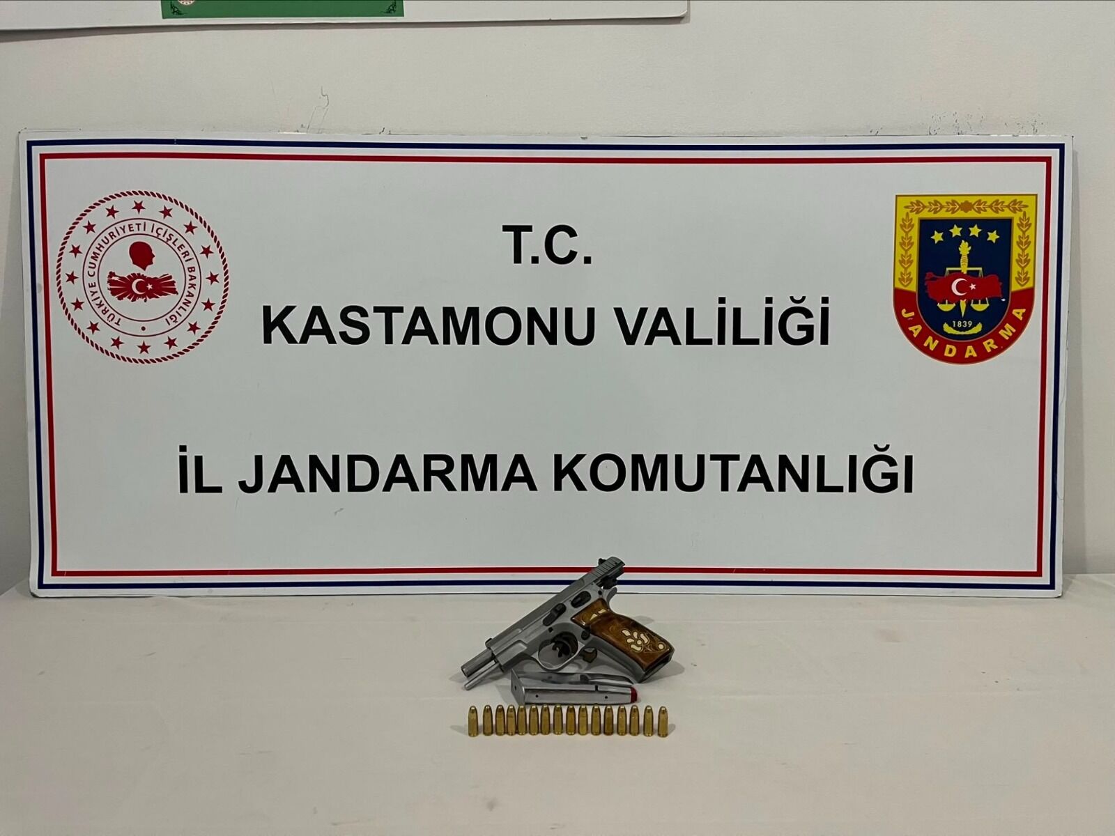 Kastamonu'da 8 Adet Ruhsatsız Silah Ele Geçirildi (2)